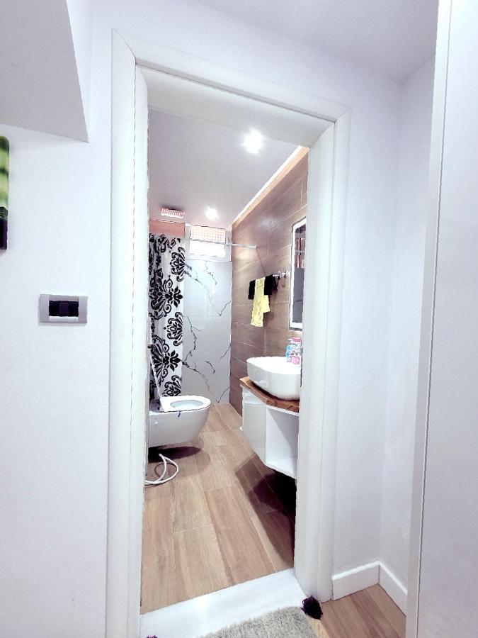 Loi Apartment Sarandë Exterior foto