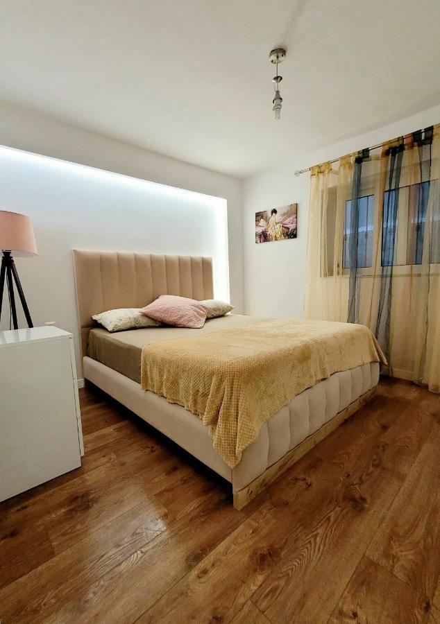 Loi Apartment Sarandë Exterior foto